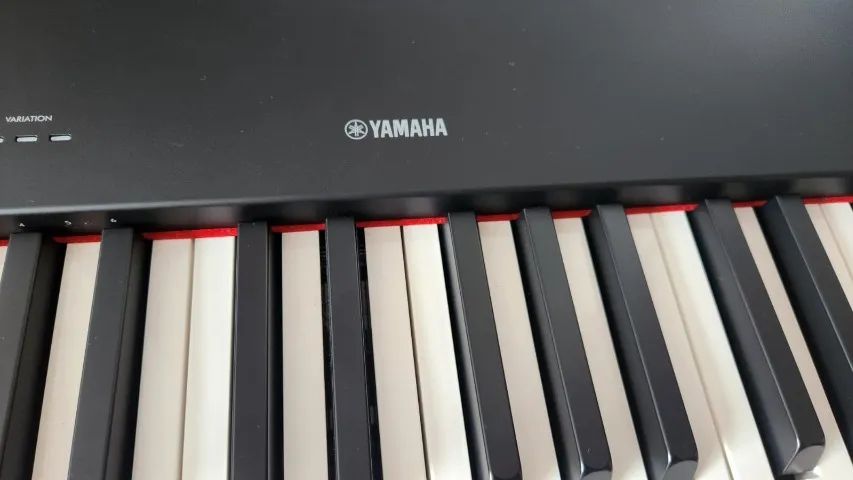 Piano Digital Yamaha P-225b Preto 88 teclas, portátil, com fonte, pedal e porta partituras - Foto 3