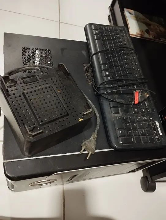 Gabinete com CPU Atom placa mãe Digitron IPX425R3