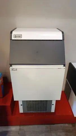 Maquina de Gelo 75A