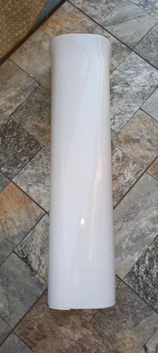 Lavatório de banheiro com coluna