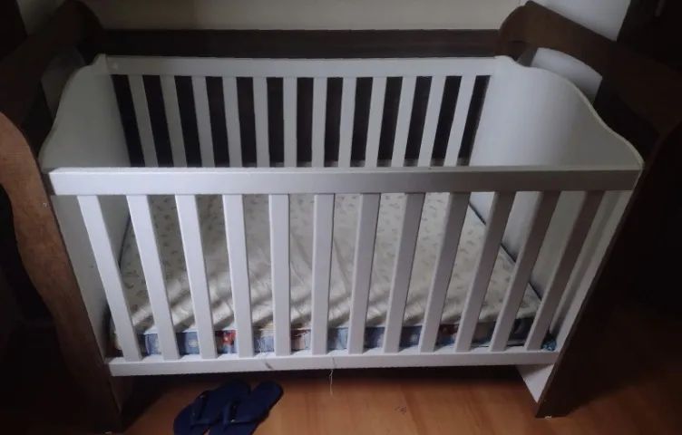 Berço Americano Branco com Amadeirado - Foto 4