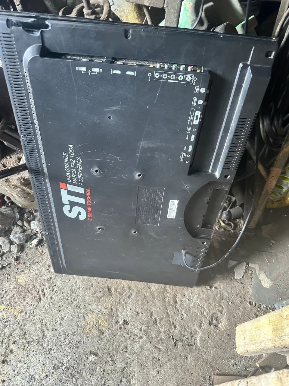 Tv STI mod LE3250(B)WDA quebrada não tenho controle nem base para peças  - Foto 4