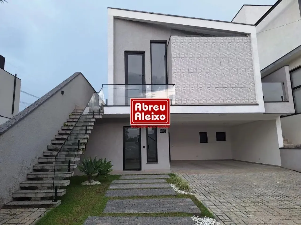 MOGI DAS CRUZES - CONDOMINIO ARUÃ BRISAS - CASA TÉRREA NOVÍSSIMA , COM 3 SUITES + SALA, CO