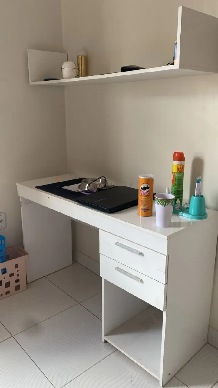 escrivaninha com prateleira para livros
