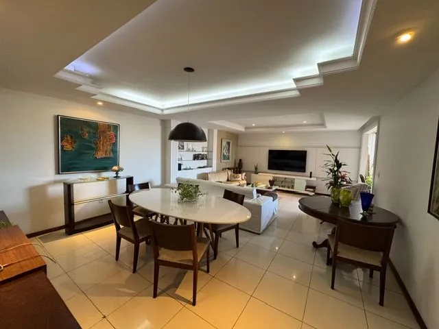 Espaçoso apartamento de 240 m2/4 quartos/2suites/3vagas/lazer