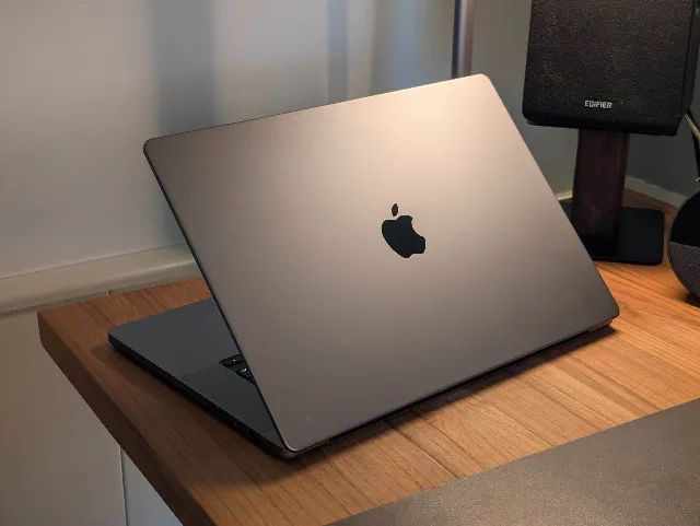 MacBook Pro 16 Polegadas (2023) - M2 Pro, 16GB, 512GB - Pouco uso