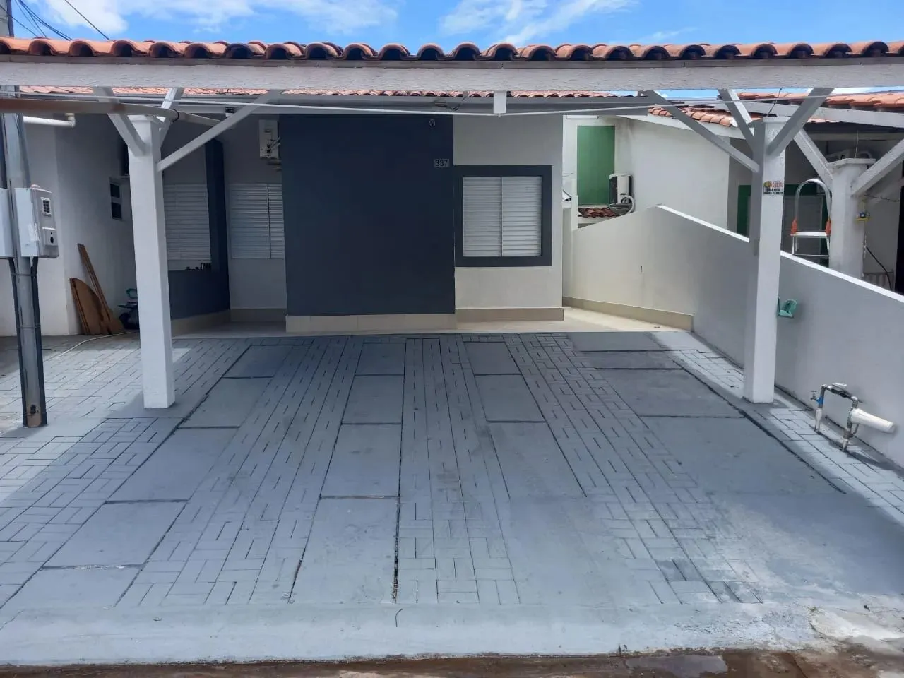 CASA COM 3 QUARTOS - SENDO 1 SUÍTE