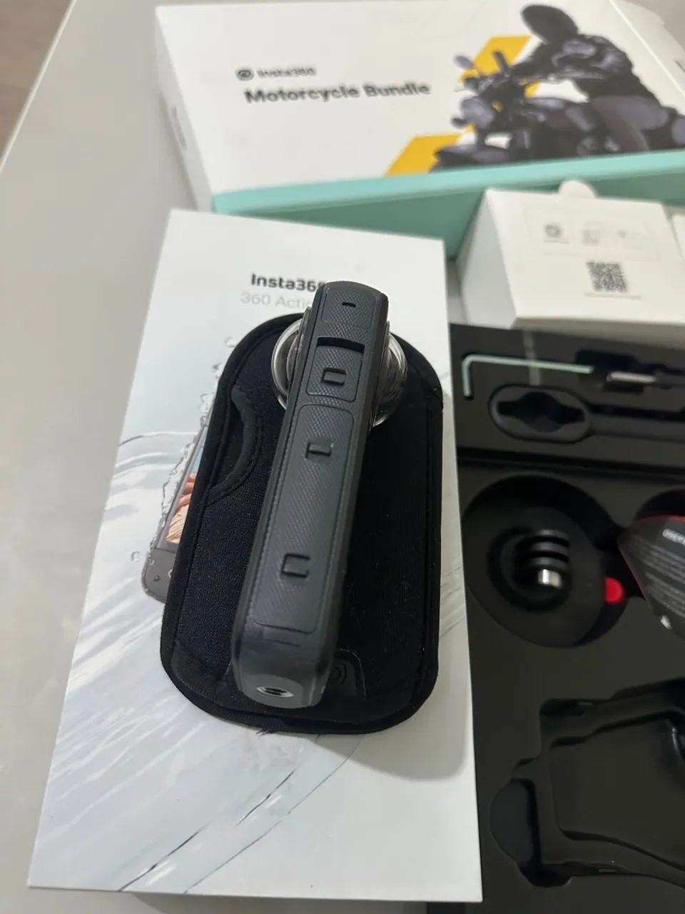 Câmera Insta 360 x3 + Acessórios originais  - Foto 4