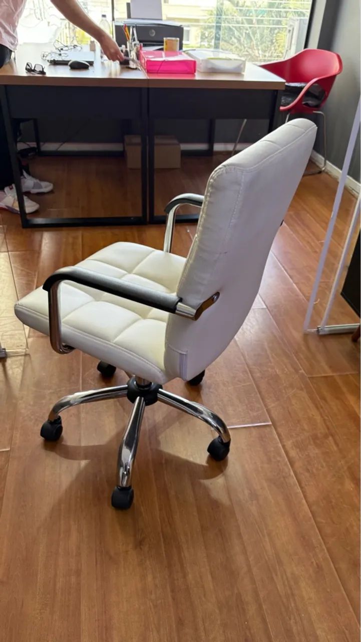 Cadeira de Escritório Branca com Rodinhas - Foto 3