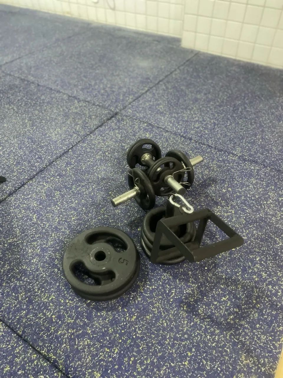 Halteres, Barra e Anilhas para Treino em Casa - Foto 3