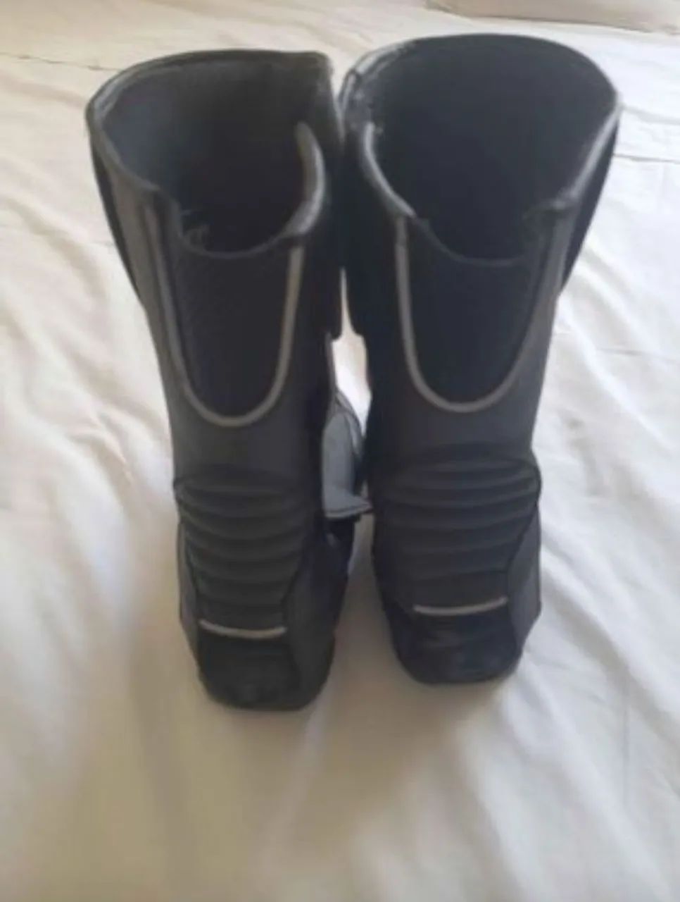 Botas Esportivas Pretas - Foto 3