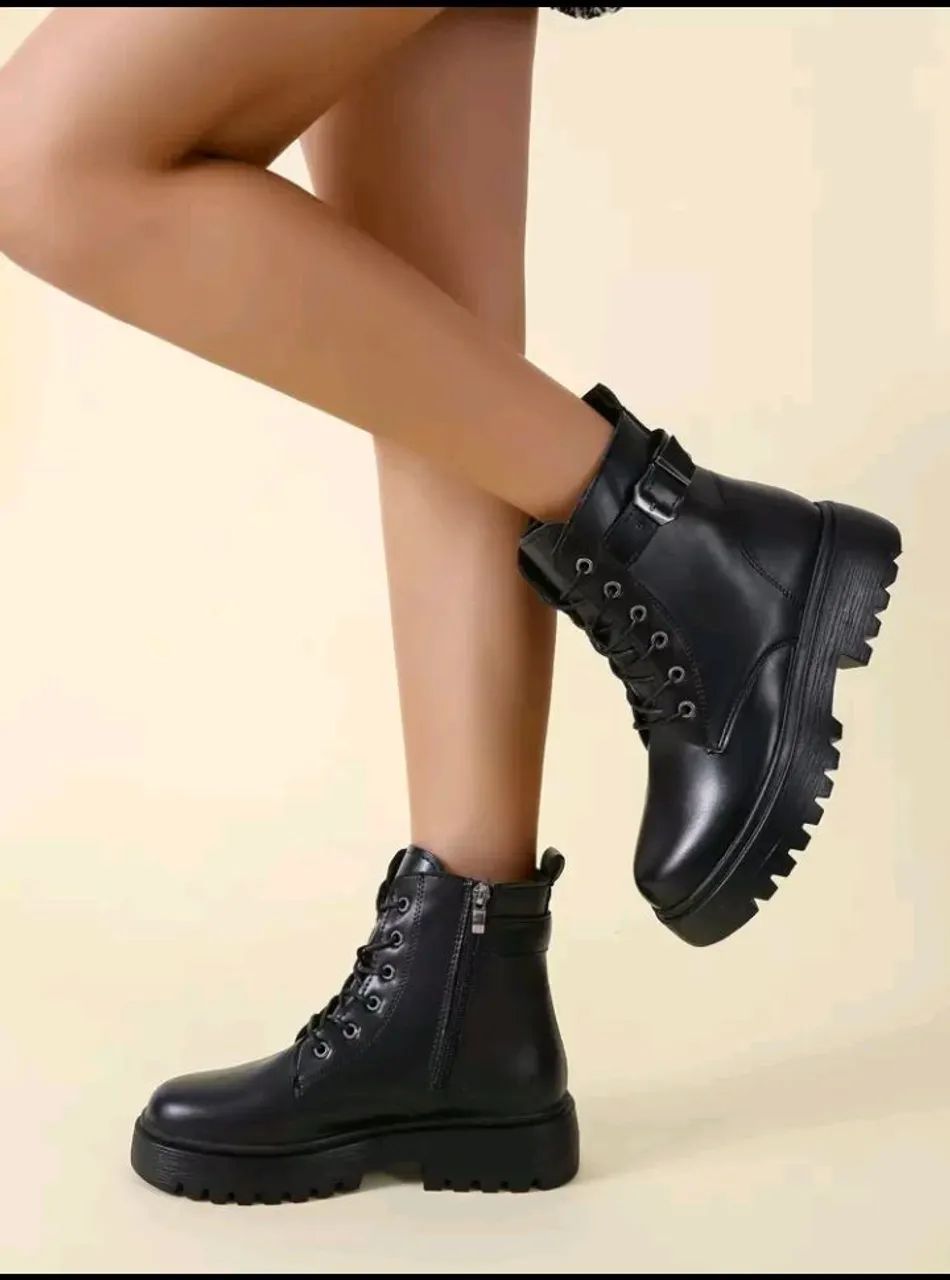 Botas de Tornozelo com Plataforma Alta Clássica, Cadarços e Zíper Lateral - Foto 2