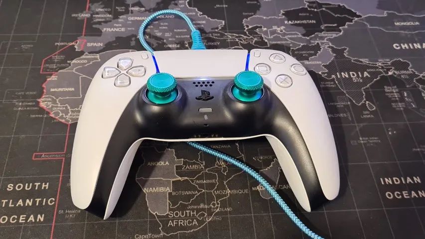 Repaginada em controle de PS5, PS4 e Xbox