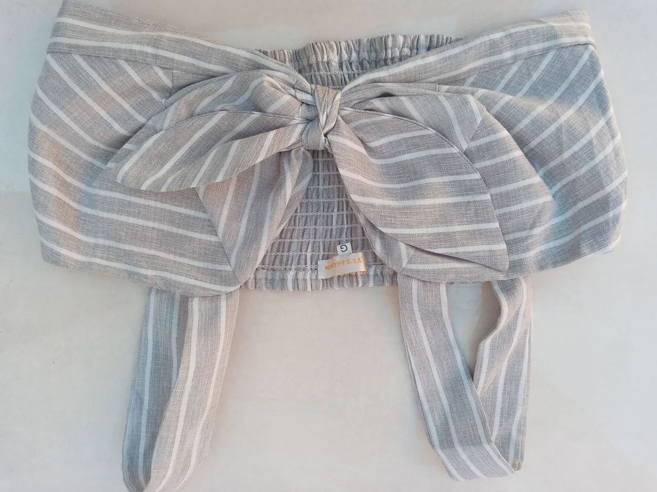 Top cropped listrado com laço - Foto 5