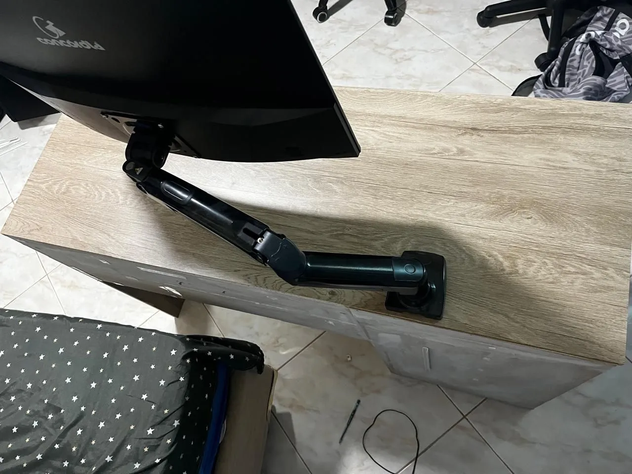 Mesa de Escritório com Suporte para Monitor