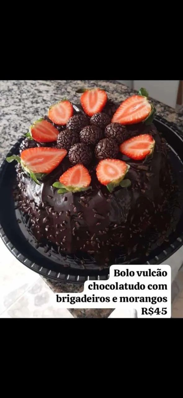 Bolo vulcão de chocolate com cobertura de chocolate e confeitos - Foto 2