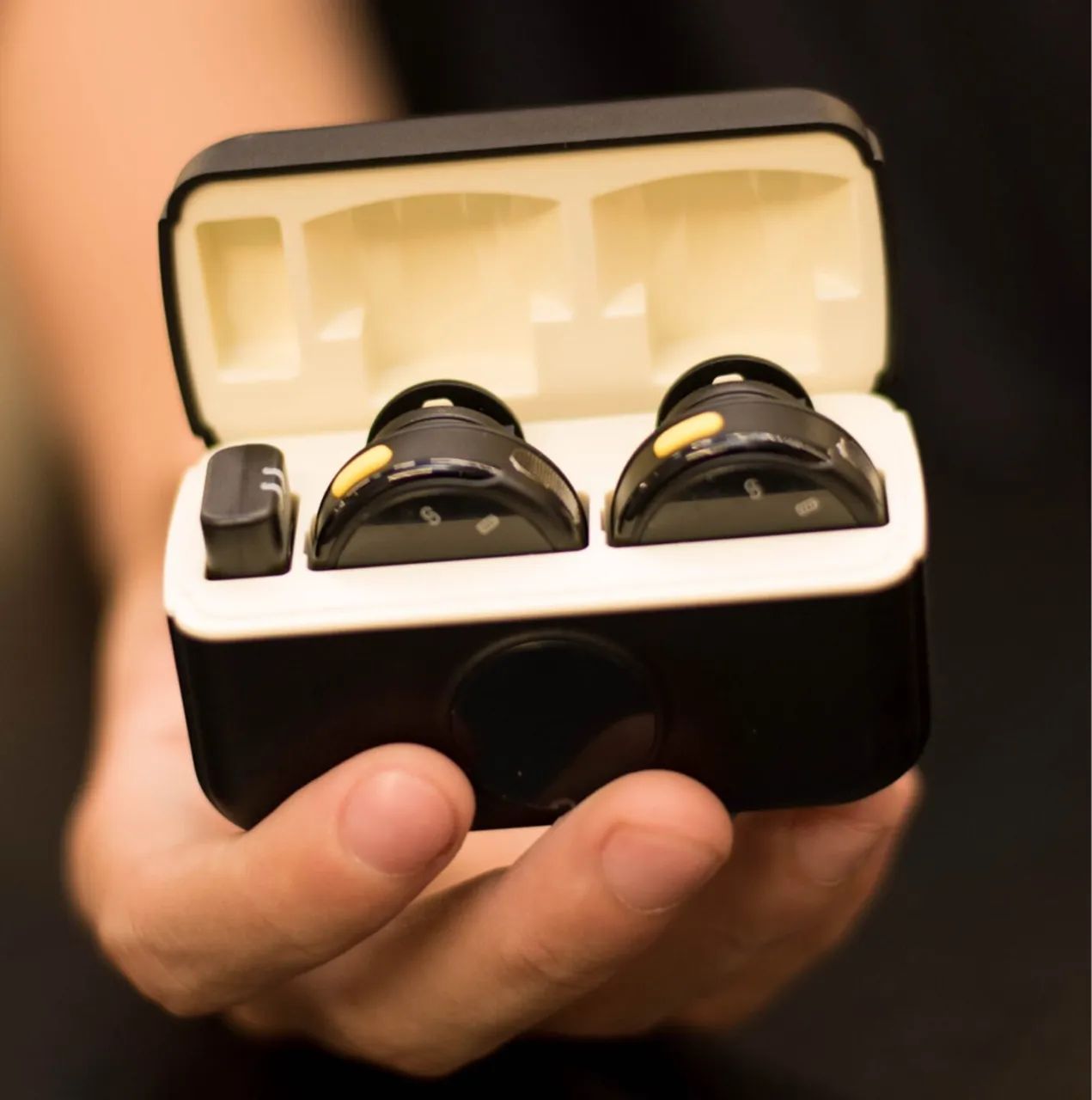 Microfone Lapela Sem Fio Com Digital Com 2 Microfones EL-1837 - Foto 2