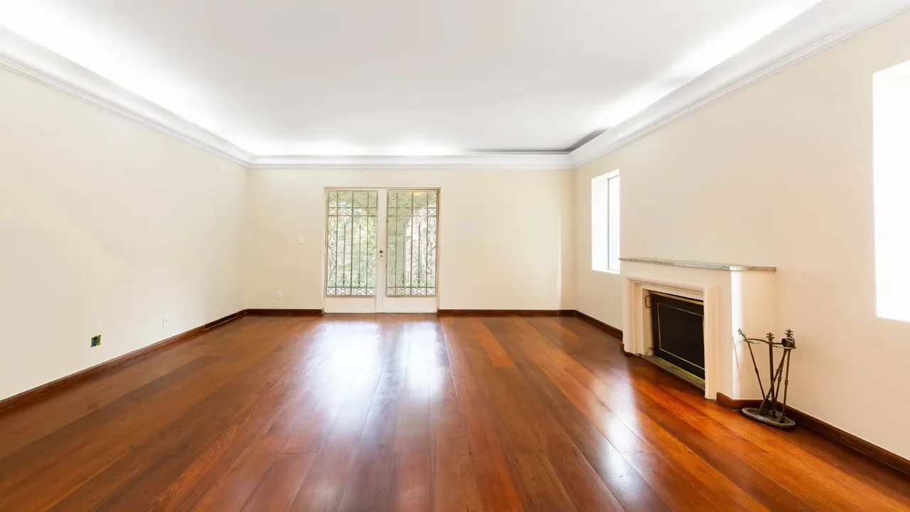 Localizada em um dos bairros mais nobres e desejados de São Paulo, esta casa à venda ou lo - Foto 4