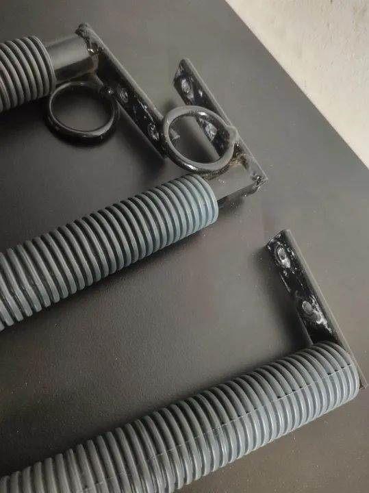 Suporte para colocar a bike na parede. 