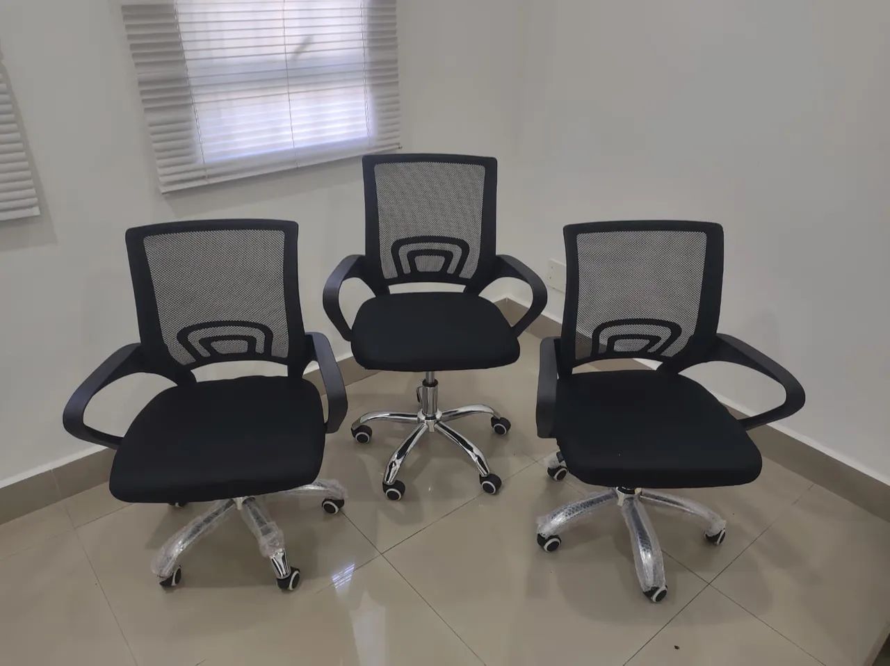 Cadeiras de escritório Novas R$260,00 cada  - Foto 2