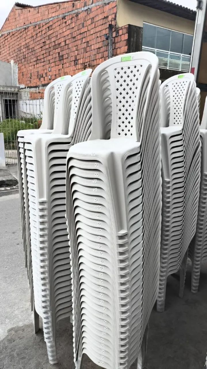 Cadeiras Plásticas Brancas Empilháveis - Ótimo Preço! - Foto 2