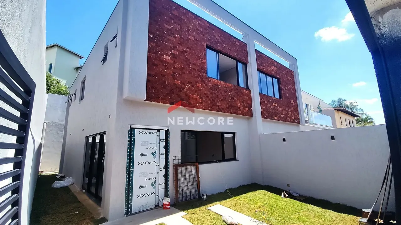 Casa em Rua Oslo - Trevo - Belo Horizonte/MG