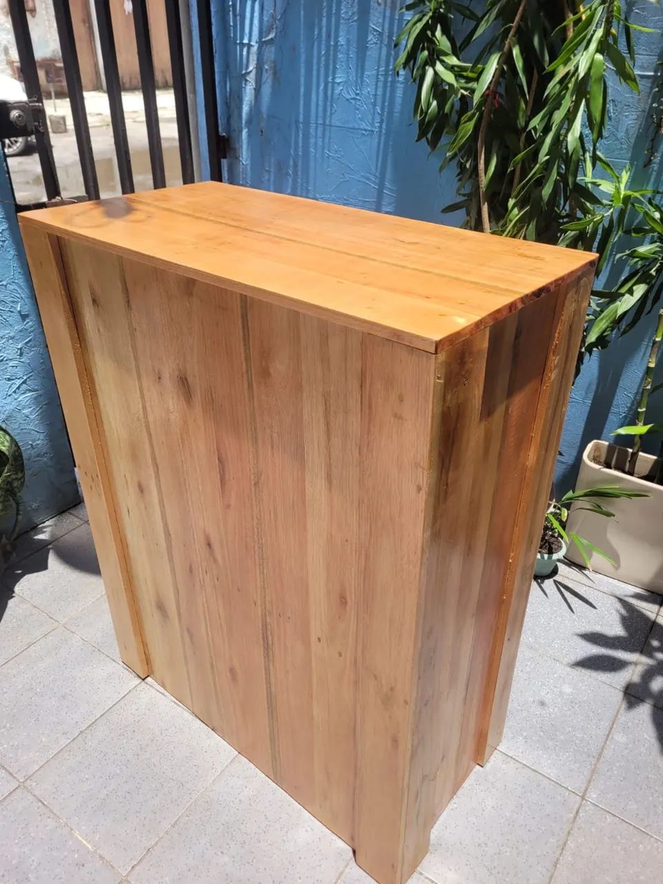 Balcão reto pequeno de pallet 