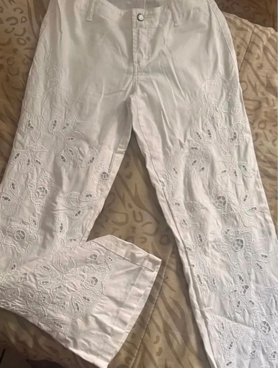 Calça branca bordada (38) - Foto 2
