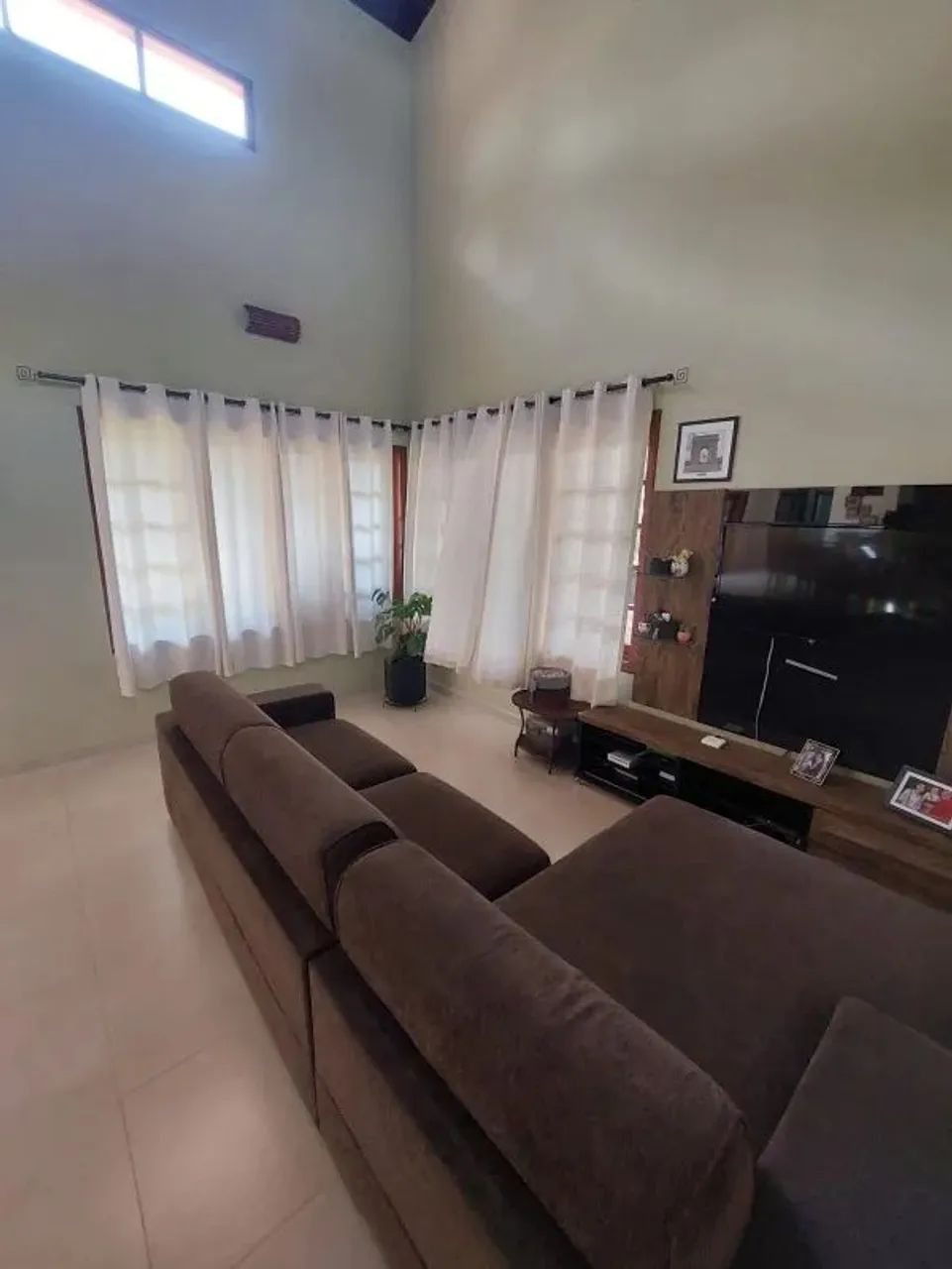 Sobrado para aluguel possui 438 metros quadrados com 4 quartos em Vivendas do Lago - Soroc - Foto 4