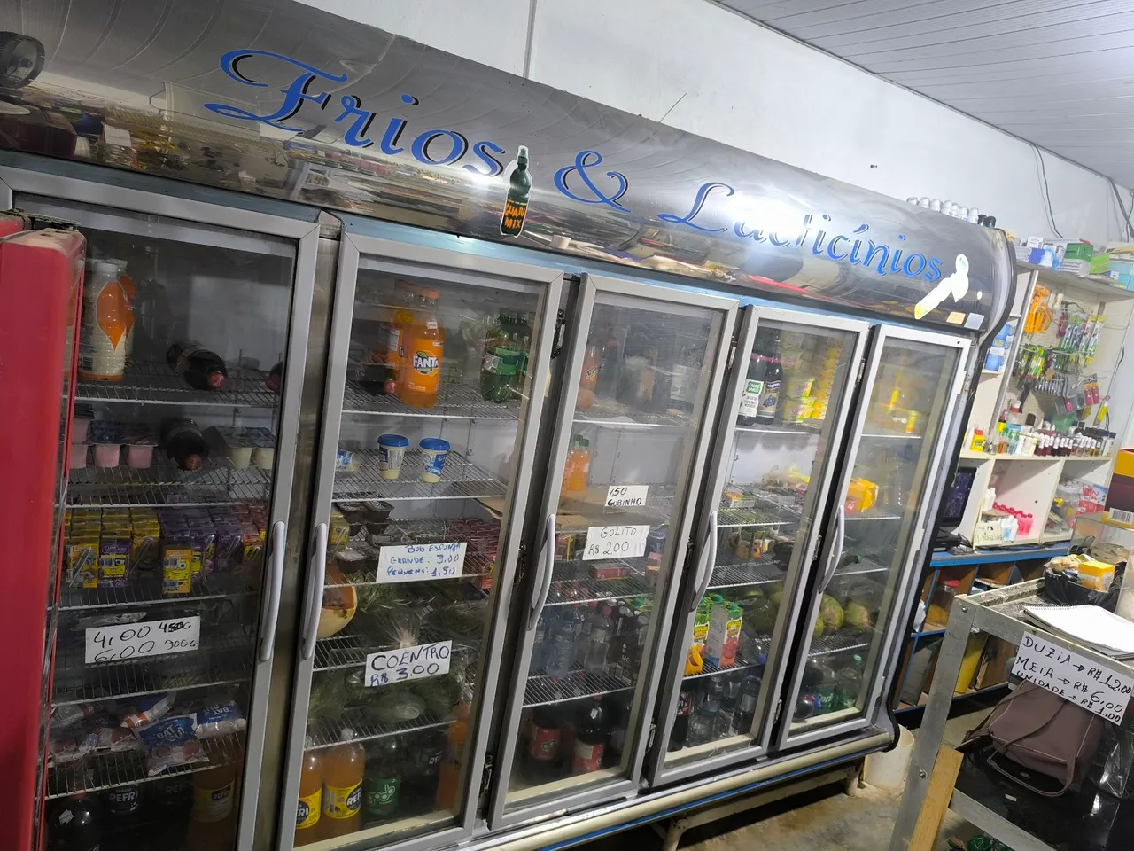Geladeira expositora para comércio