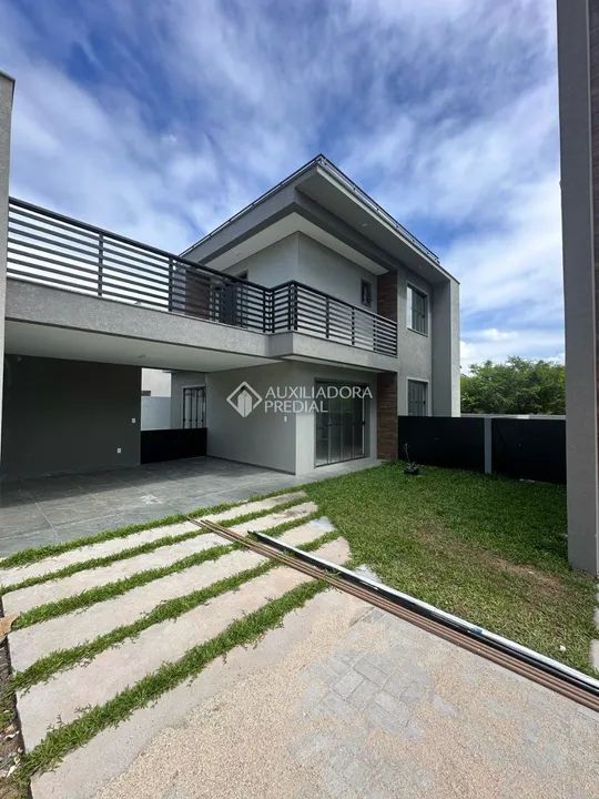 "Casa Nova Individual em Condomínio no Campeche: Oportunidade Única!"