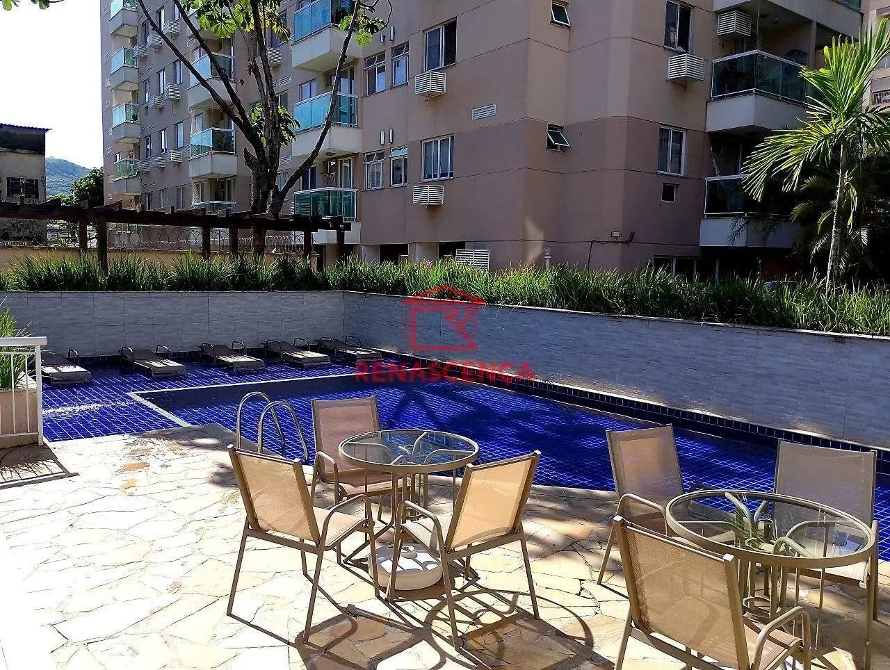 Apartamento com 2 Quartos e Varanda na Praça Seca.