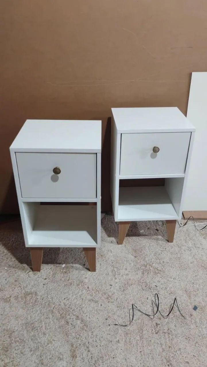 Conjunto de Mesas de Cabeceira Modernas