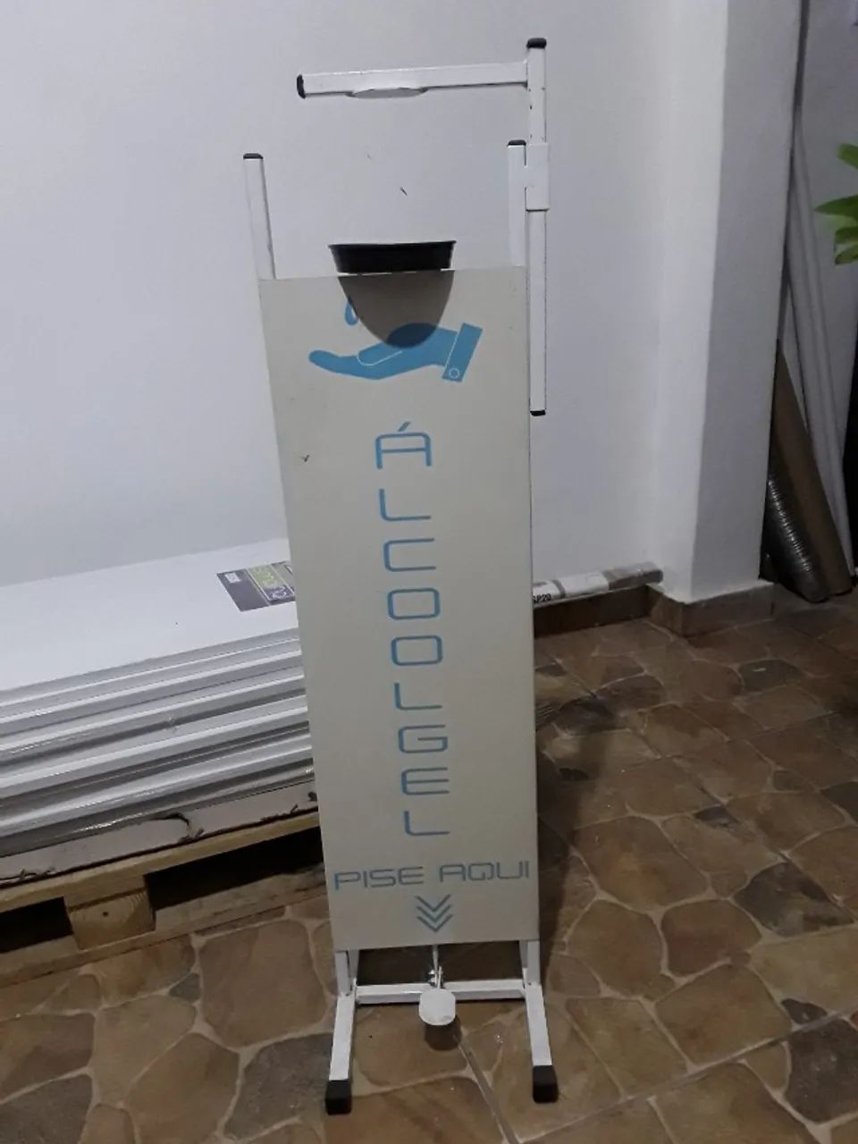 Totem álcool gel