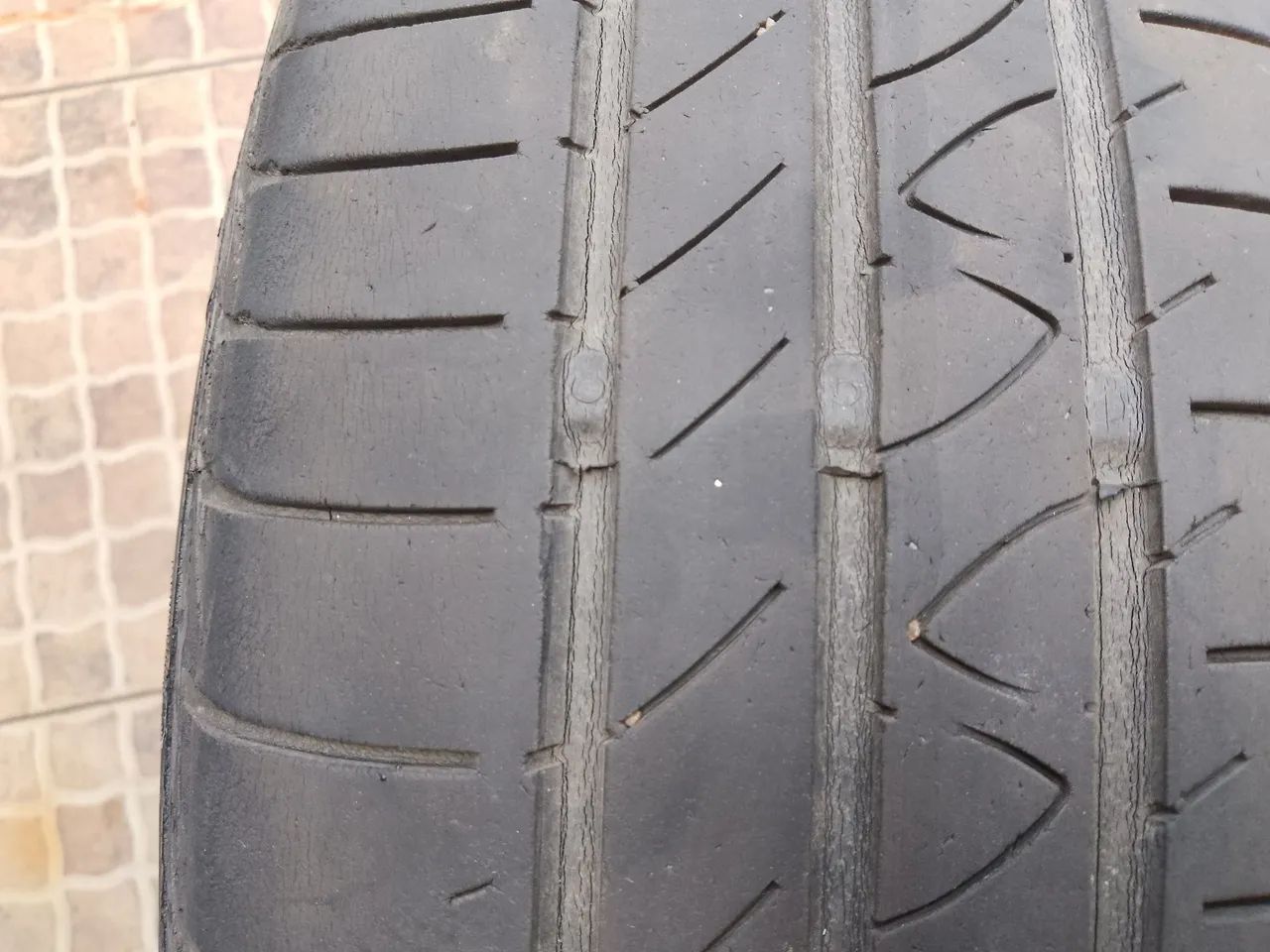Pneu 175/70 R14 84T Continental - Foto 3