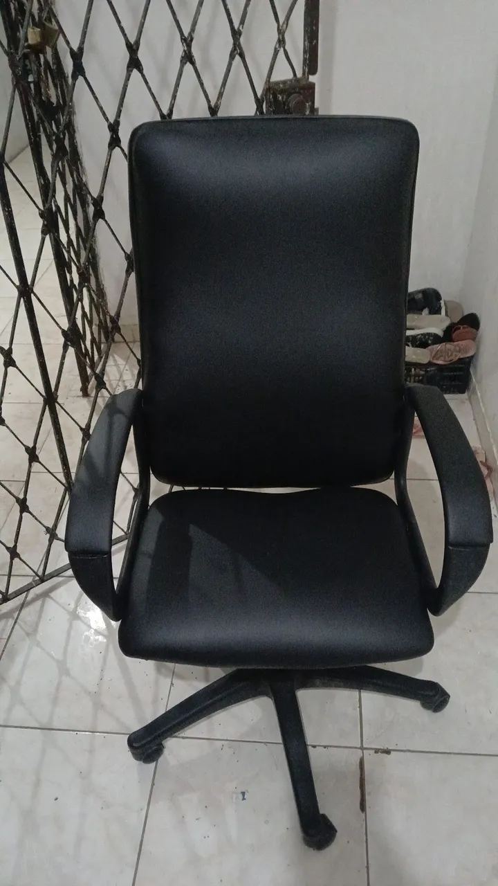 Cadeira de Escritório Giratória com Rodas