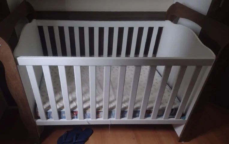 Berço Americano Branco com Amadeirado - Foto 5