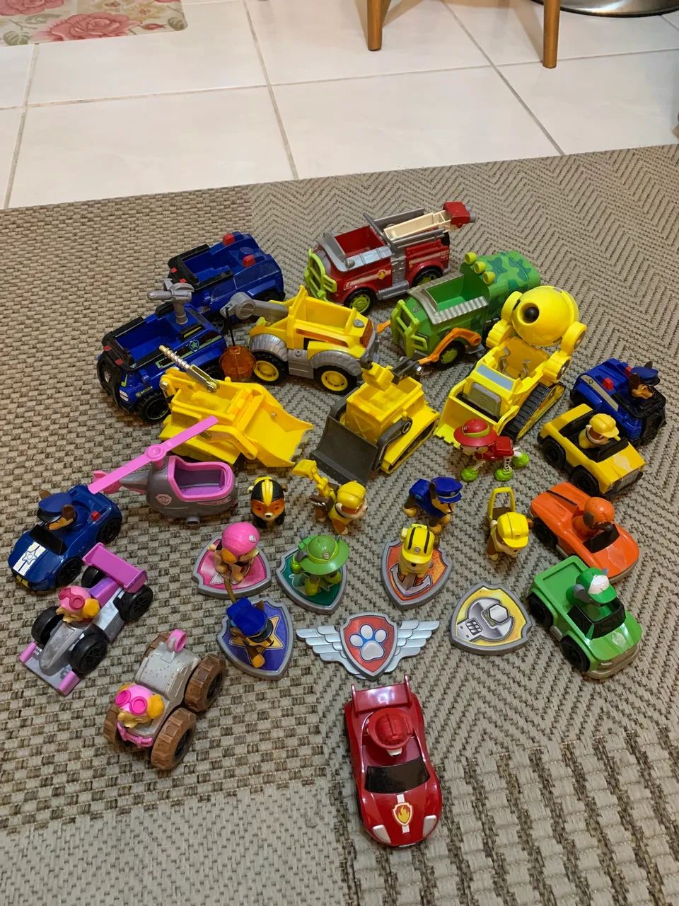 PATRULHA CANINA, carrinhos e bonecos 