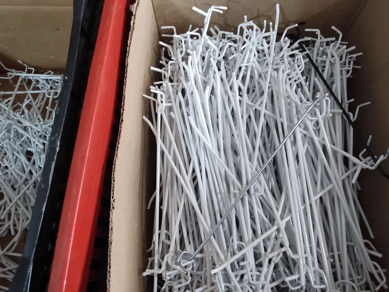 Ganchos Para Painel - Expositores - Vários Tamanhos - Temos Ponta de Estoque  - Foto 4