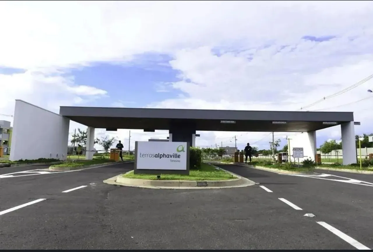Imóvel para venda tem 303 metros quadrados em Uruguai - Teresina - PI