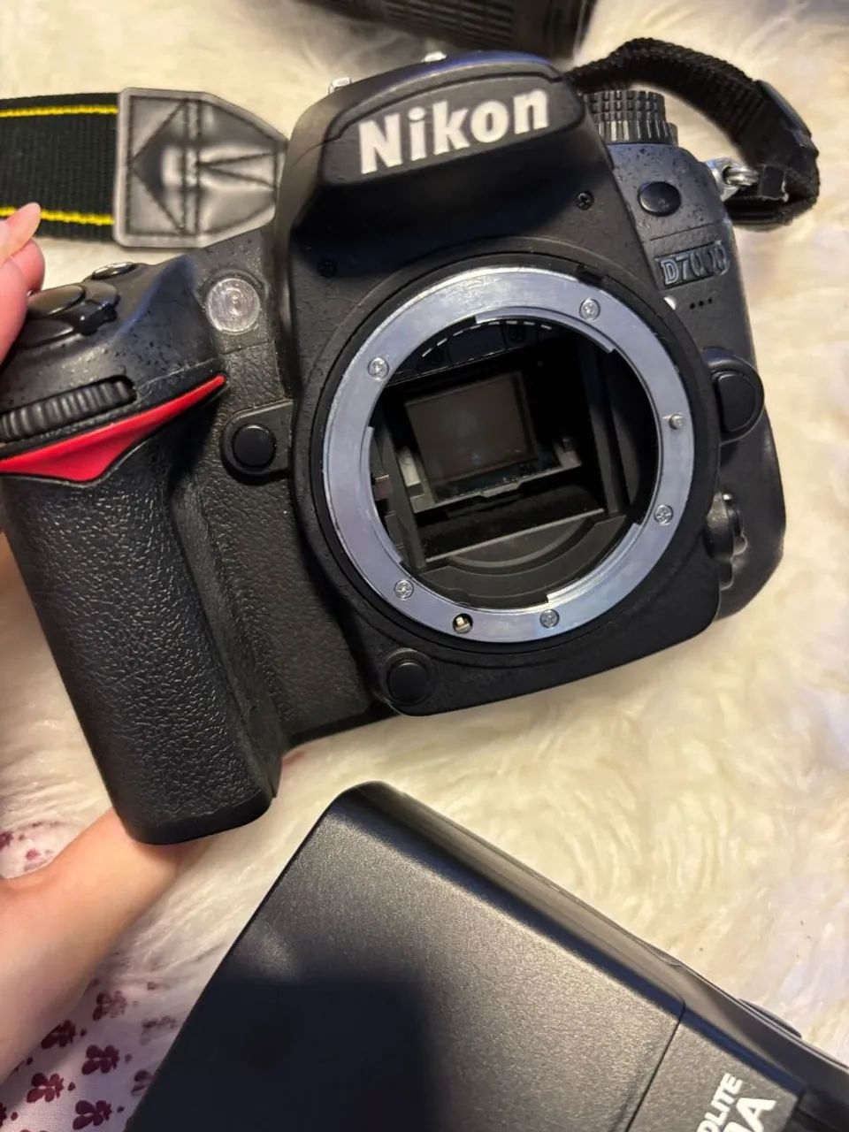 Câmera DSLR Nikon D7000 com Flash Speedlite - Foto 4