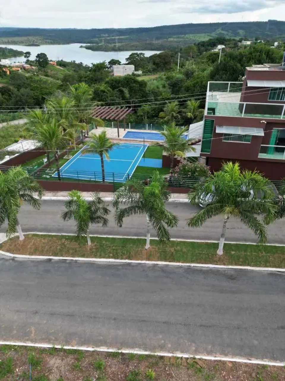 Chácara no Corumbá 4 com Triplex Alto Padrão à Venda em Condomínio Fechado