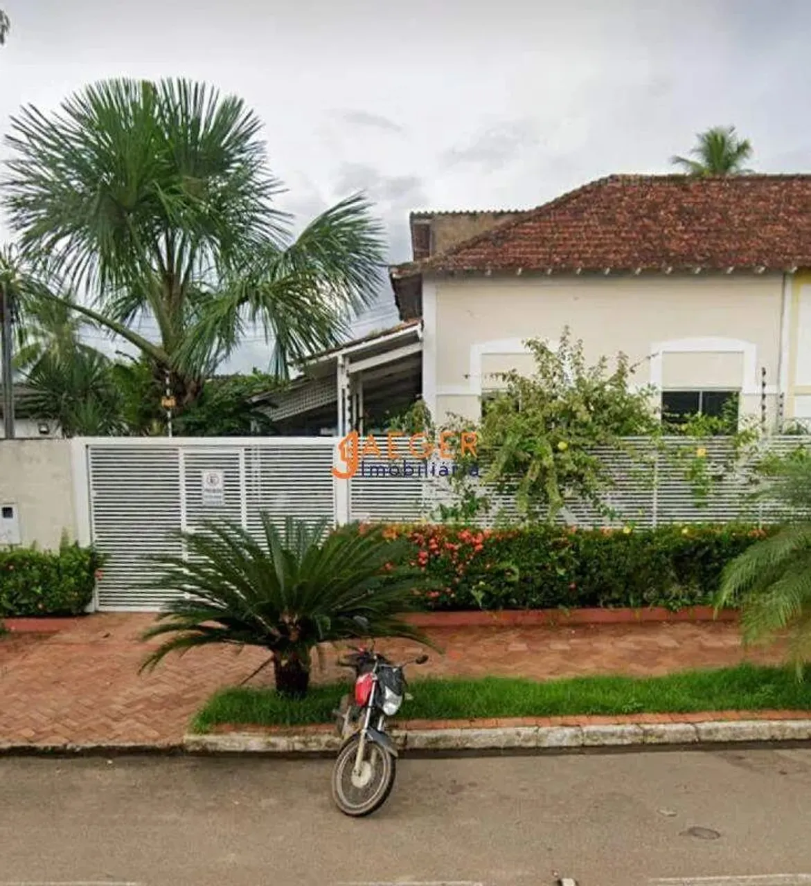 Casa a venda na Avenida Carlos gomes, perto da assembleia legislativa - Por R$ 700.000,00