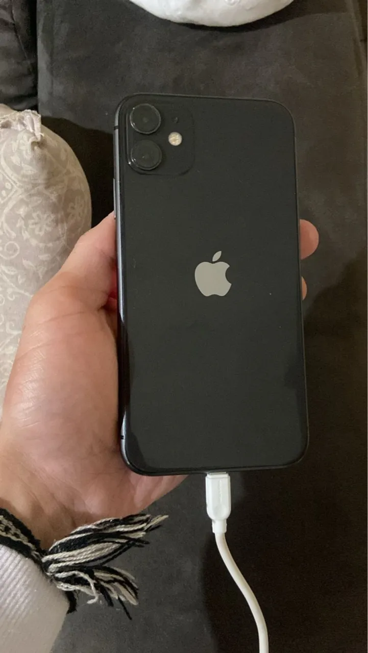 iPhone 11 ainda na garantia , perfeito