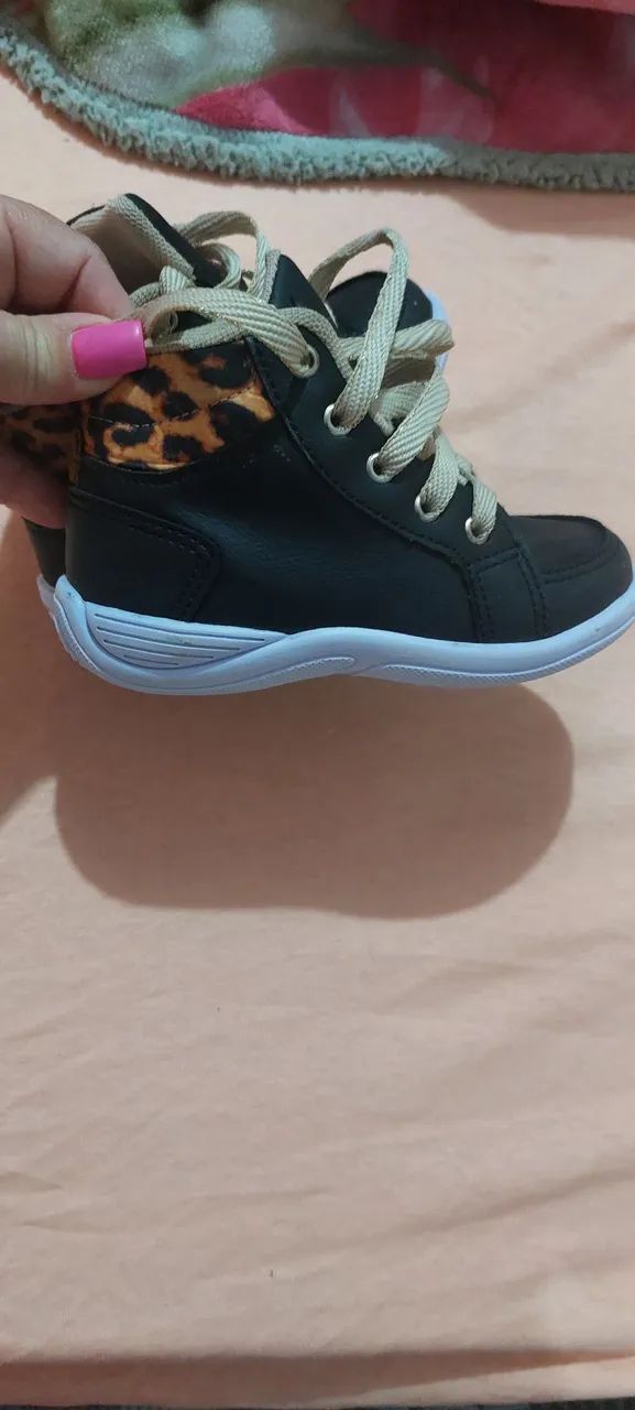 Tênis Infantil Preto com Detalhe Animal Print