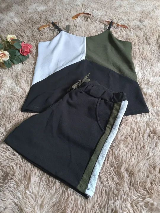 Conjunto blusa e short preto com detalhe tricolor  - Foto 3