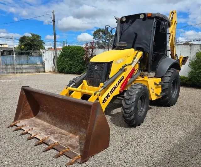 Retroescavadeira new hol 2016 - Foto 3