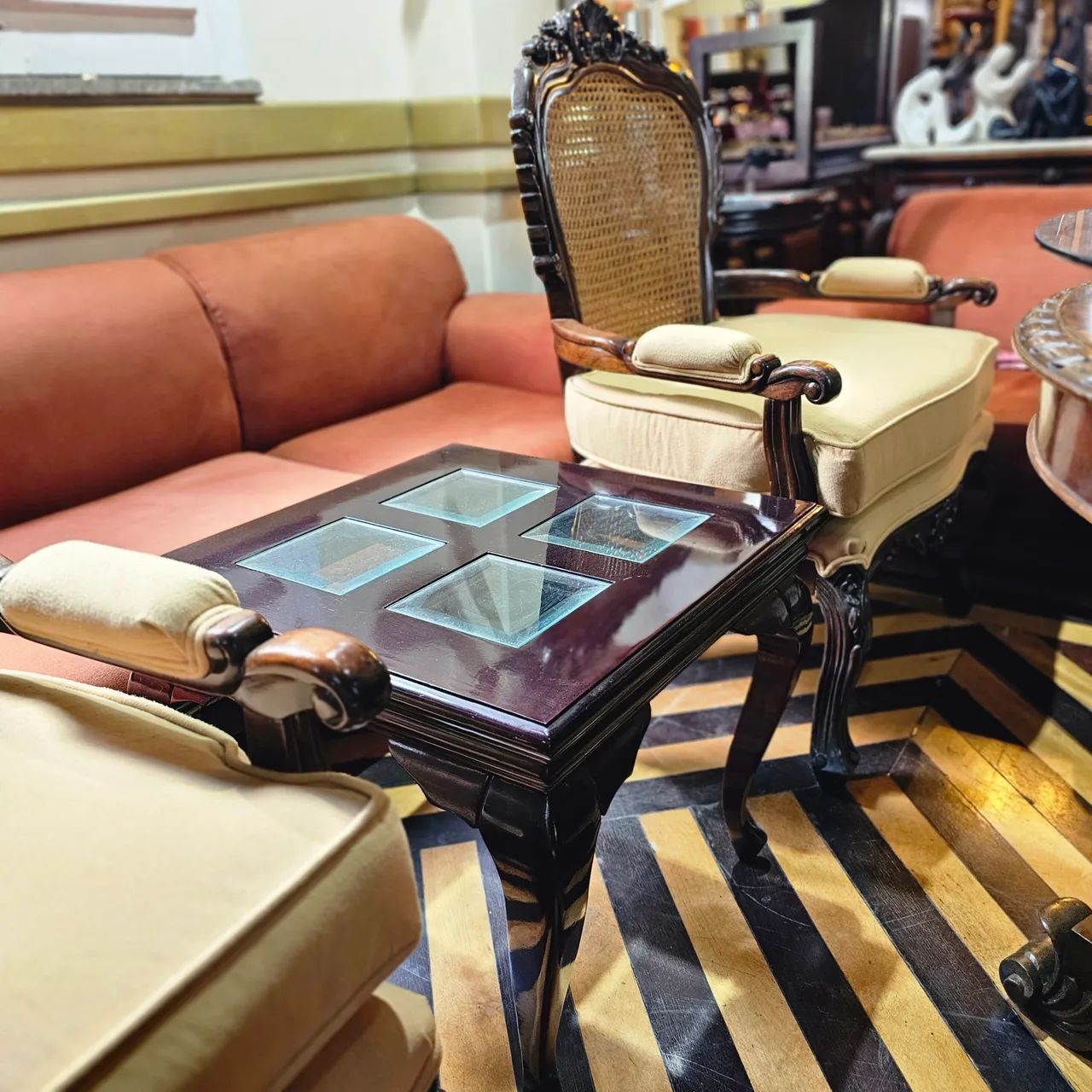 Moveis antigos, mesa de centro estilo Inglês,  antiguidades