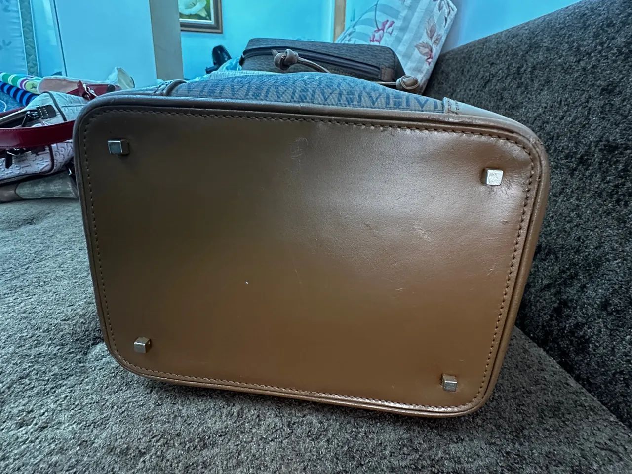Bolsa Victor Hugo - Modelo Saco em couro  - Foto 4