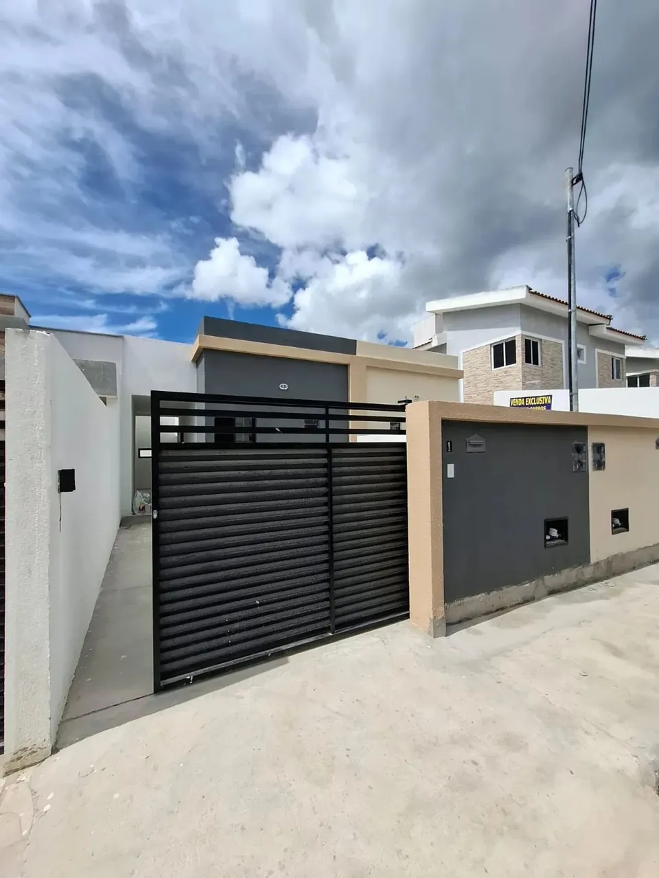 OPORTUNIDADE! EXCELENTE CASA NO BAIRRO DAS INDUSTRIAS/MUMBABA